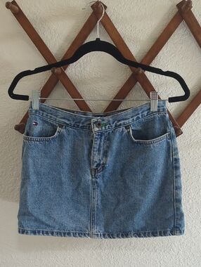Classic Light Wash Denim Mini Skirt - Tommy Hilfiger Size 5